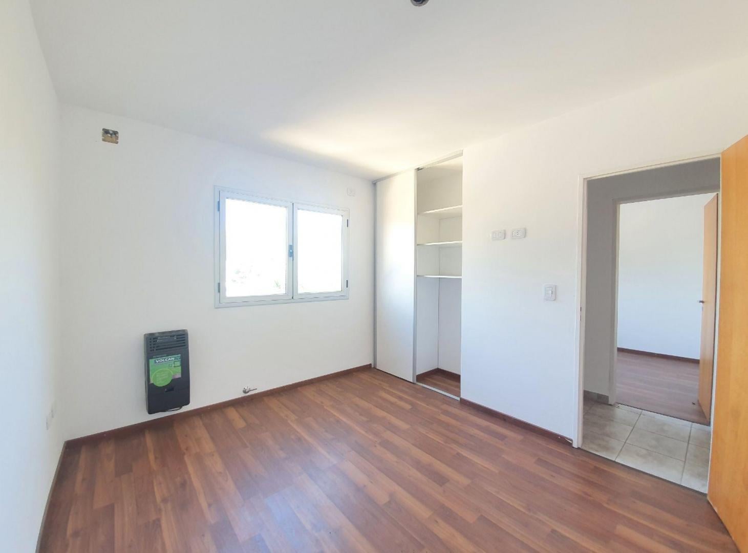 Foto de VENTA DUPLEX 2 DORMITORIOS CON COCHERA, imagen 4