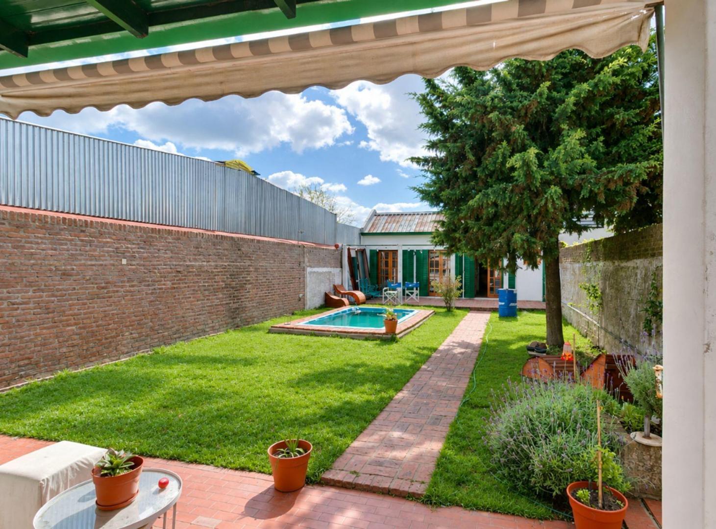 Foto de CASA EN VENTA CON JARDIN Y PILETA EN LA PLATA, imagen 1
