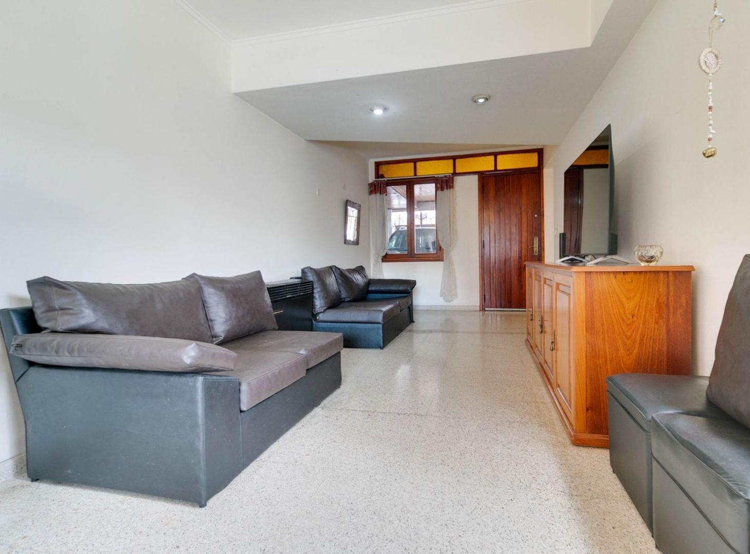 Foto de CASA EN VENTA CON JARDIN Y PILETA EN LA PLATA, imagen 3