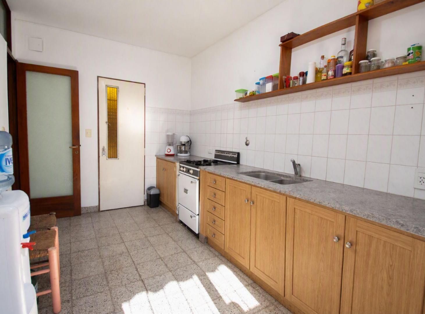 Foto de CASA EN VENTA CON JARDIN Y PILETA EN LA PLATA, imagen 4