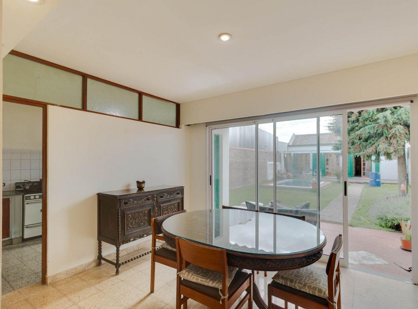 Foto de CASA EN VENTA CON JARDIN Y PILETA EN LA PLATA, imagen 5