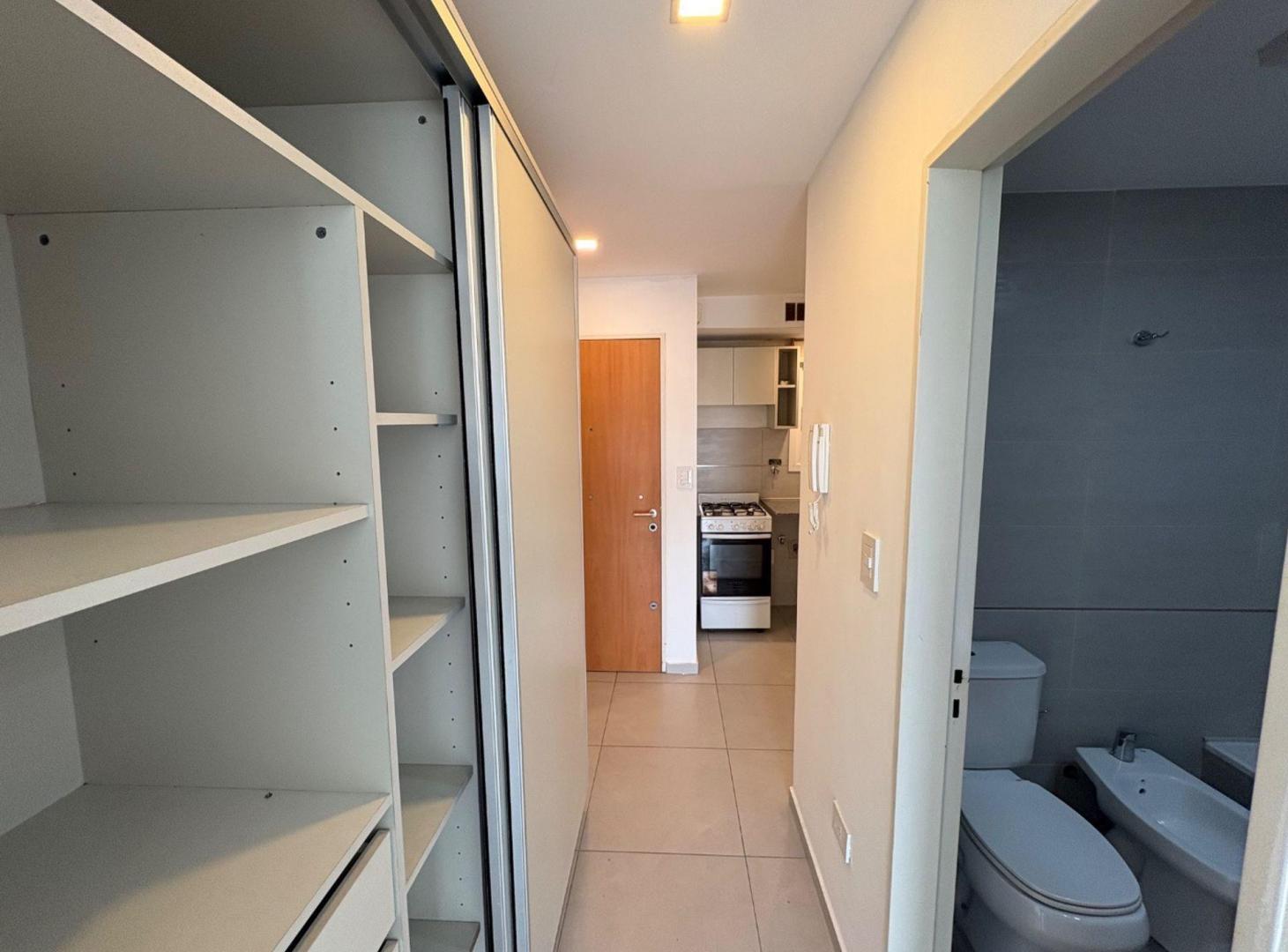 Foto de Departamento en alquiler en La Plata, imagen 2