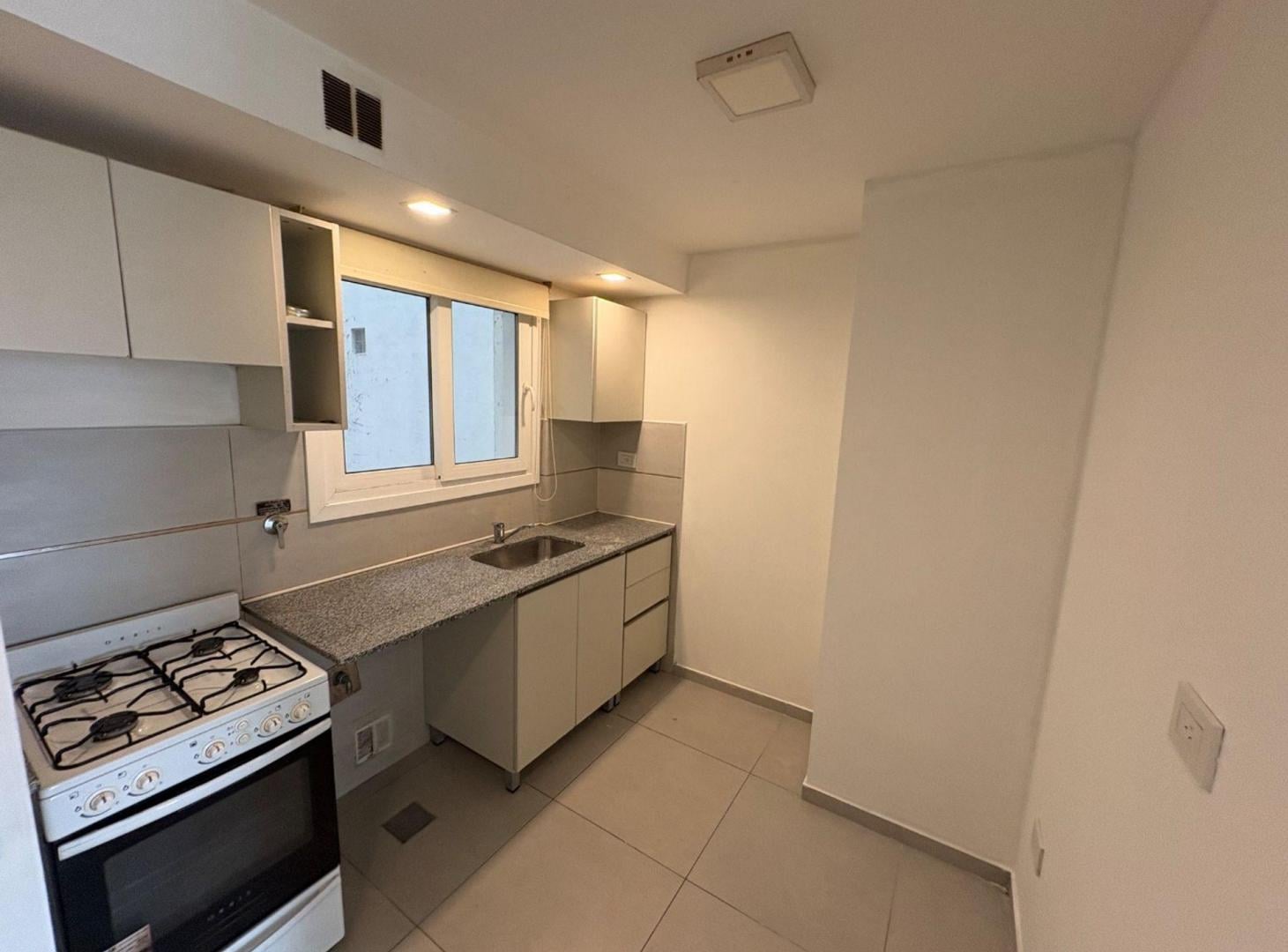 Foto de Departamento en alquiler en La Plata, imagen 3