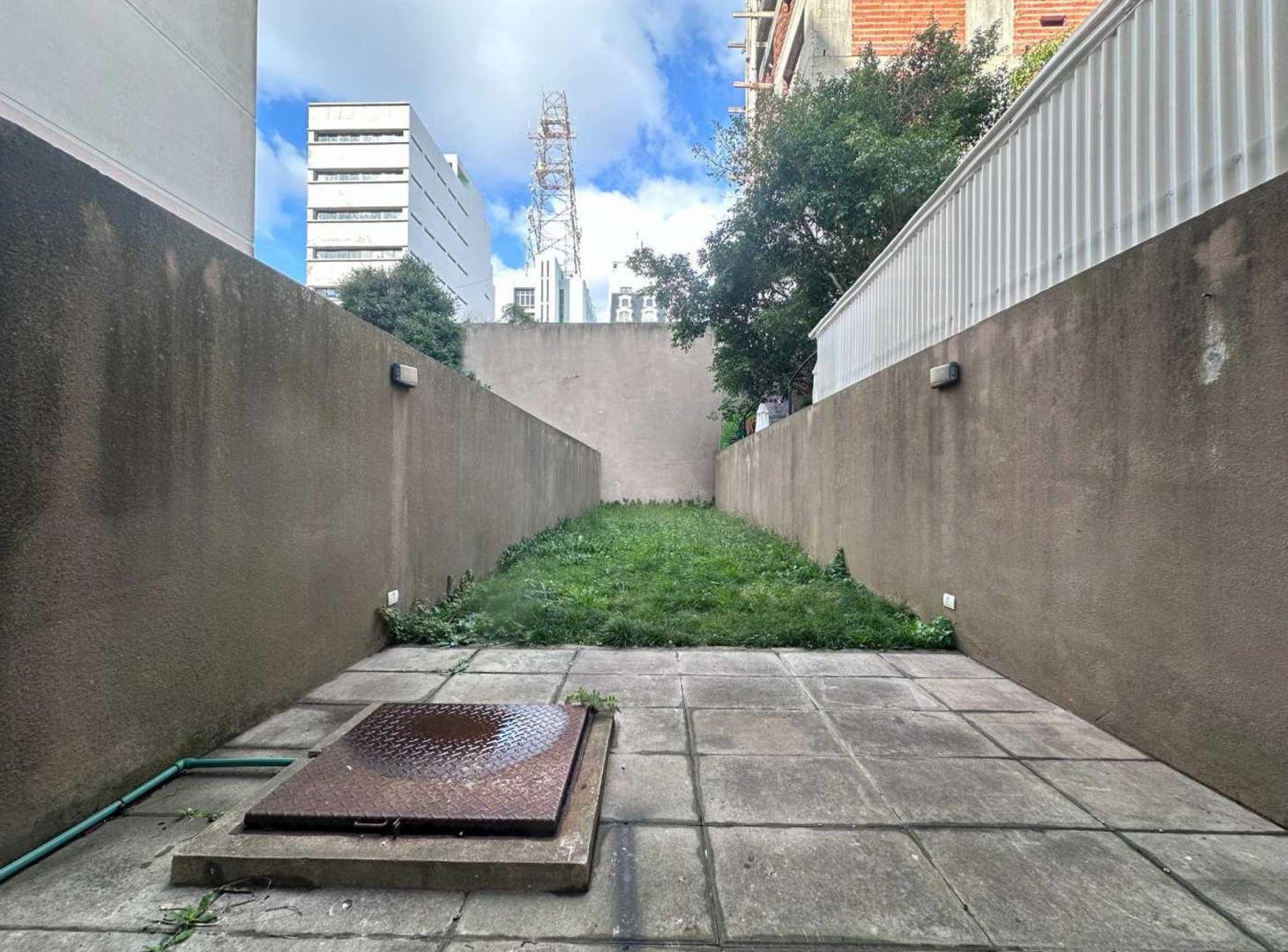 Foto de Local comercial con patio ALQUILER La Plata centro, imagen 2