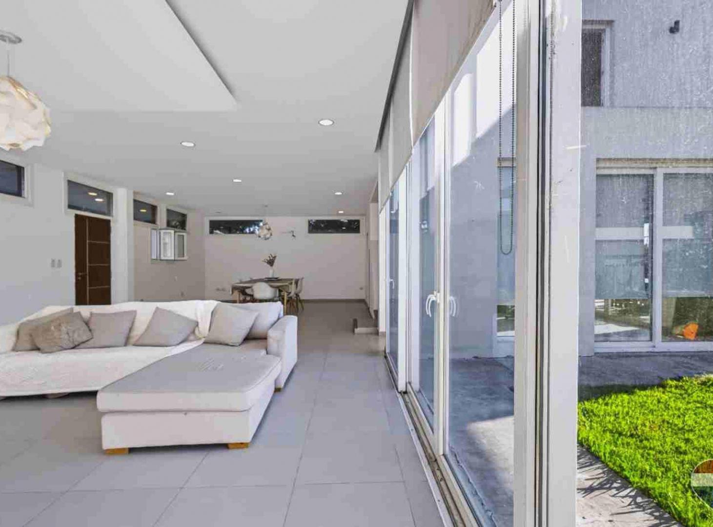 Foto de CASA EN VENTA EN LA PLATA BARRIO CERRADO, imagen 2