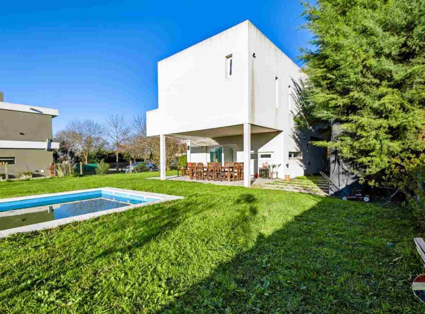 Foto de CASA EN VENTA EN LA PLATA BARRIO CERRADO, imagen 1