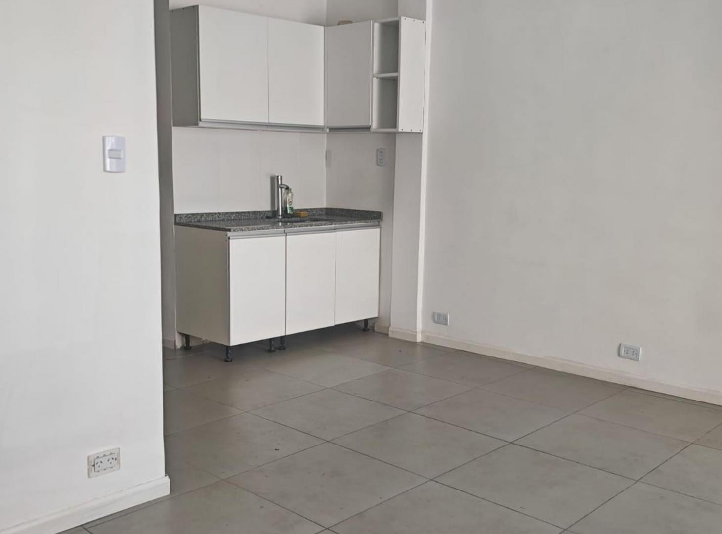 Foto de VENTA OFICINA BALVANERA C/ BAÑO, COCINA Y TERRAZA, imagen 5