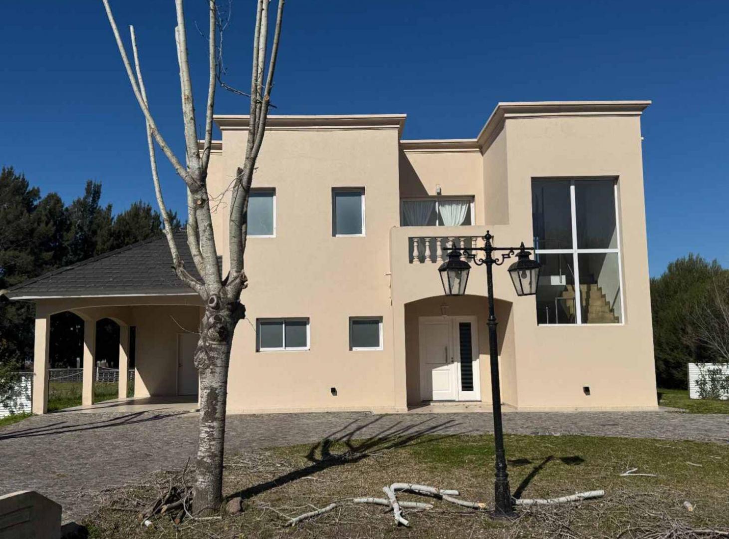 Foto de Casa a la venta en HARAS DEL SUR con PILETA, imagen 1