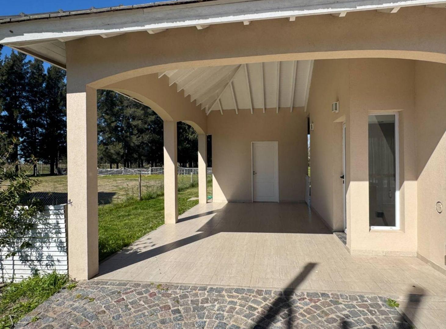 Foto de Casa a la venta en HARAS DEL SUR con PILETA, imagen 2