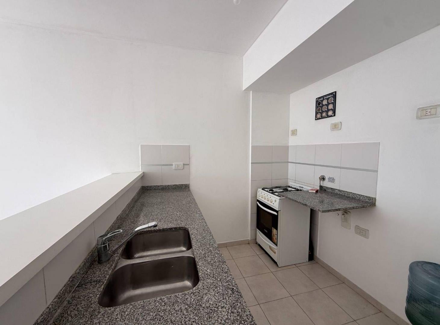 Foto de DEPARTAMENTO MONOAMBIENTE EN VENTA LA PLATA, imagen 1