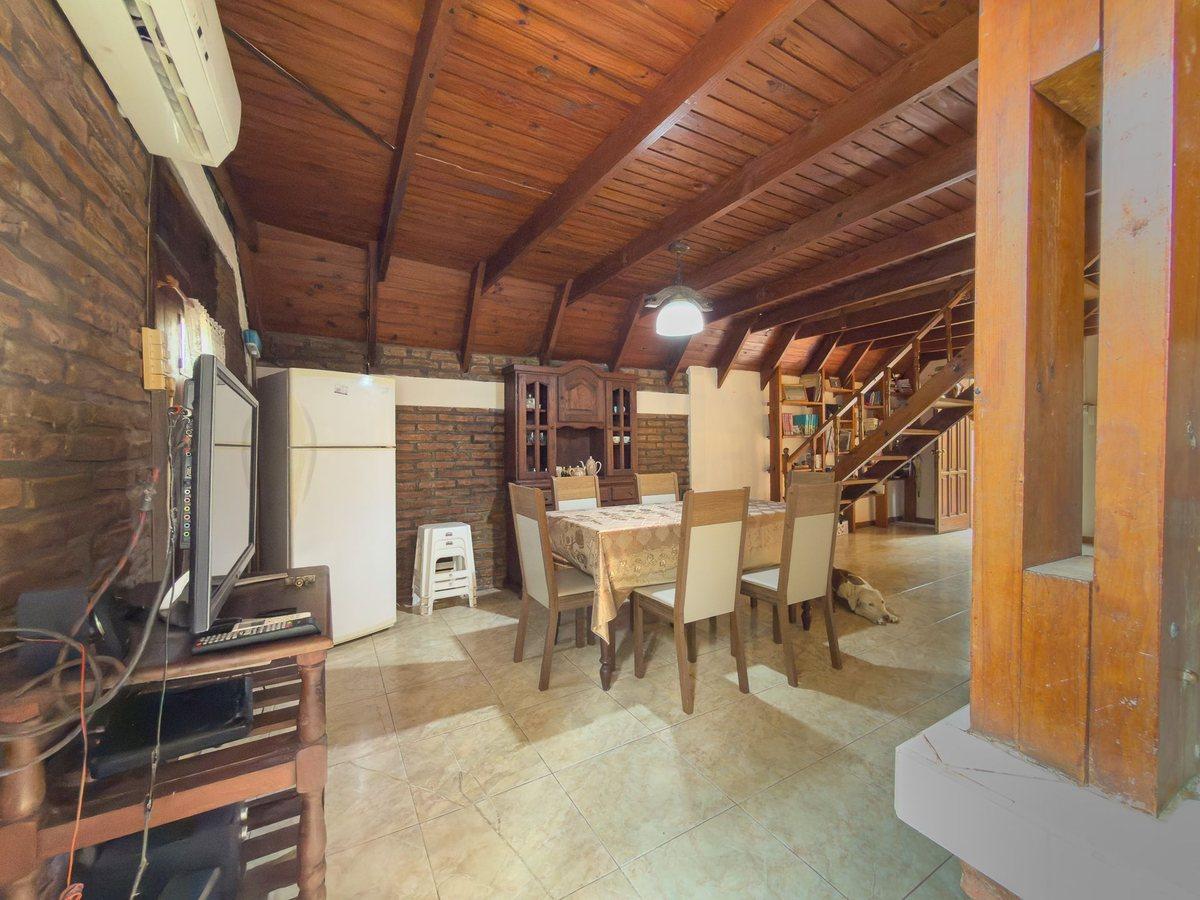 Foto de Casa en Venta en Los Hornos, imagen 2
