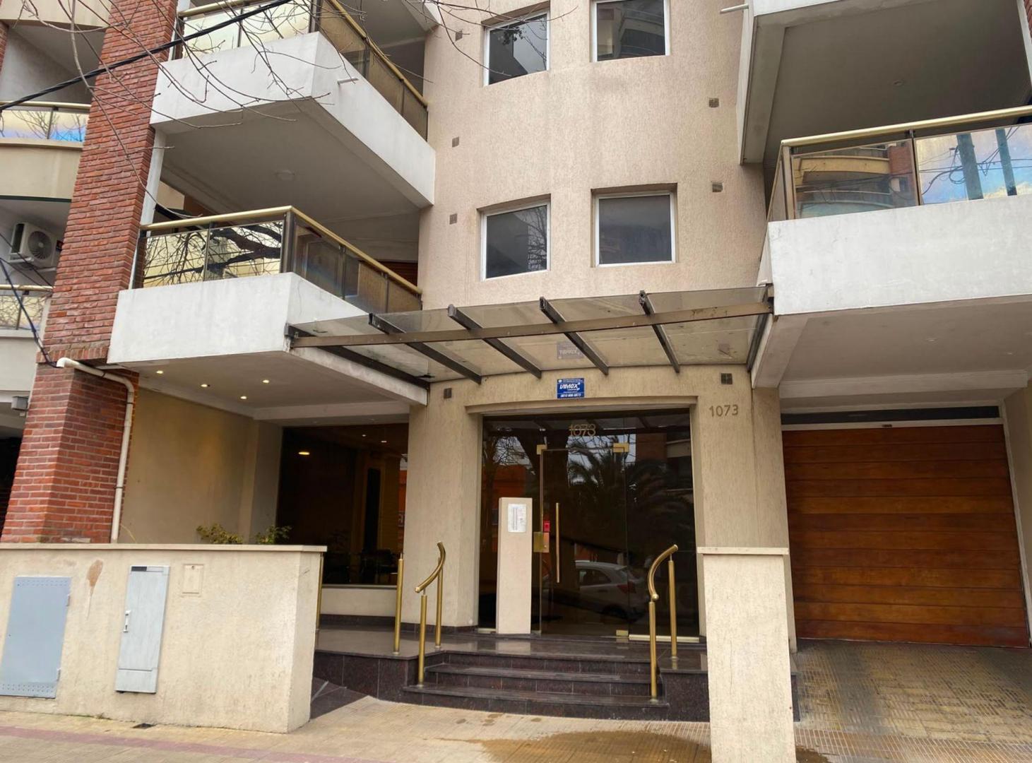 Foto de VENTA, DEPARTAMENTO 2 DORMITORIOS CON COCHERA., imagen 2