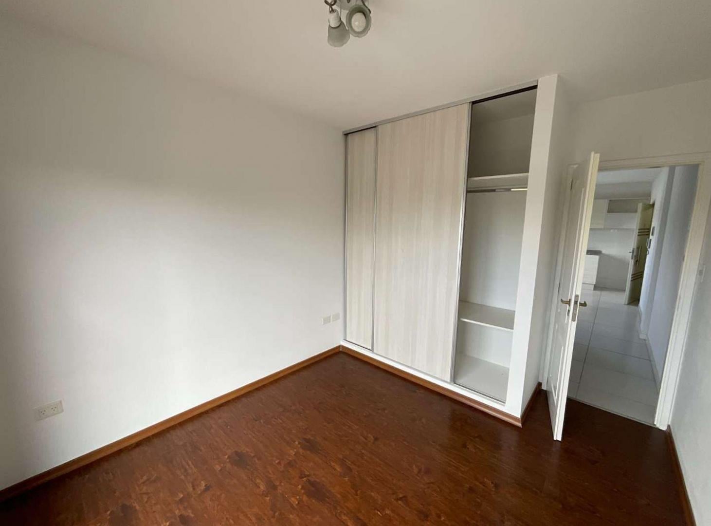Foto de DEPARTAMENTO EN VENTA BERAZATEGUI 1 DORM COCHERA, imagen 5