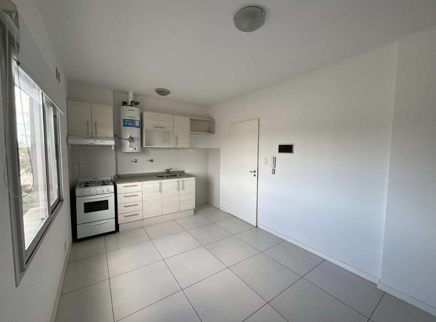 Foto de DEPARTAMENTO EN VENTA BERAZATEGUI 1 DORM COCHERA, imagen 2