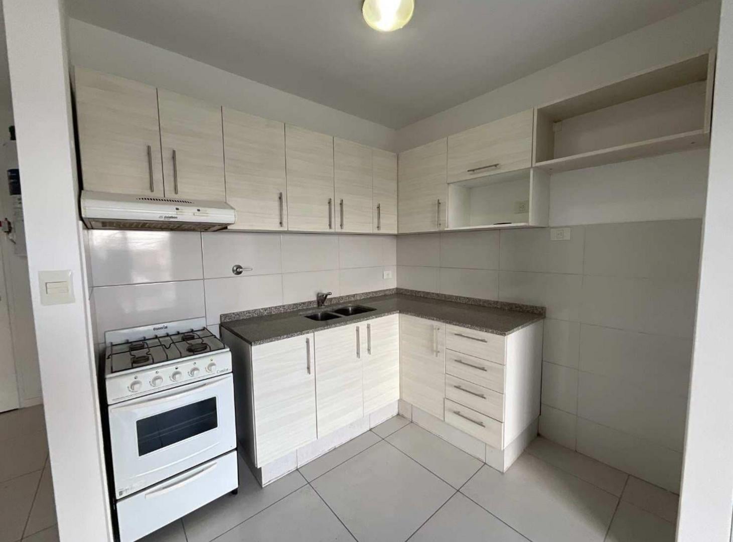 Foto de DEPARTAMENTO EN VENTA BERAZATEGUI MONOAMB COCHERA, imagen 3