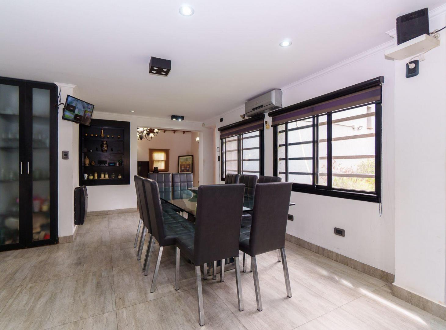 Foto de Casa 3 dormitorios con jardin, quincho y pileta, imagen 2