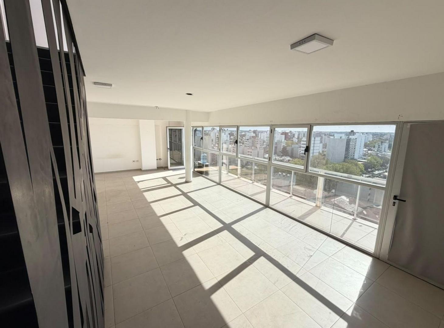 Foto de OFICINA EN VENTA LA PLATA, imagen 1