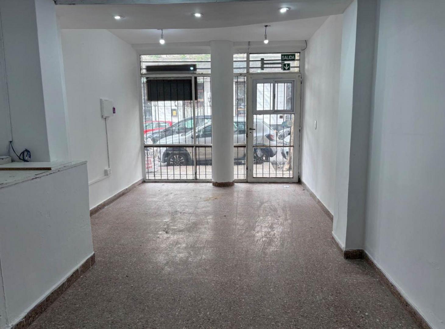 Foto de Local en alquiler en la plata con deposito, imagen 1