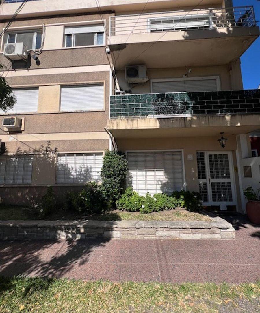 Florida Ceballos al 100 Piso de 3 Ambientes mas terraza con parrila y dependencias U$S 165.000