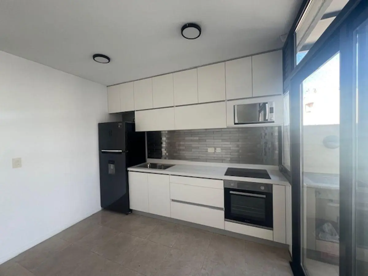 Florida M 3 ambientes S/Piso con parrilla , pileta cochera doble Venta U$S 225.000 5
