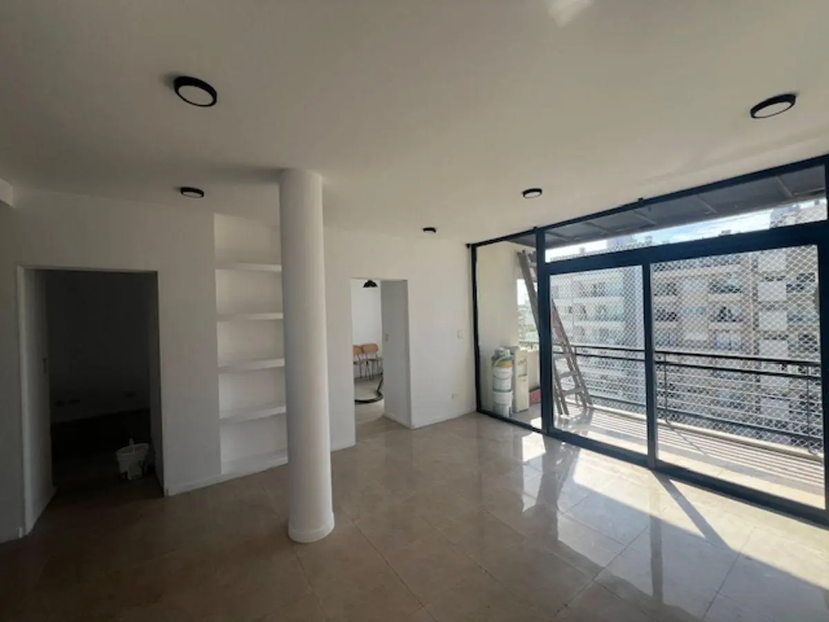 Florida M 3 ambientes S/Piso con parrilla , pileta cochera doble Venta U$S 225.000 8