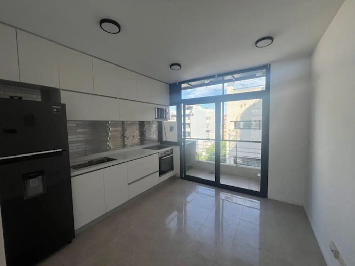 Florida M 3 ambientes S/Piso con parrilla , pileta cochera doble Venta U$S 225.000 4