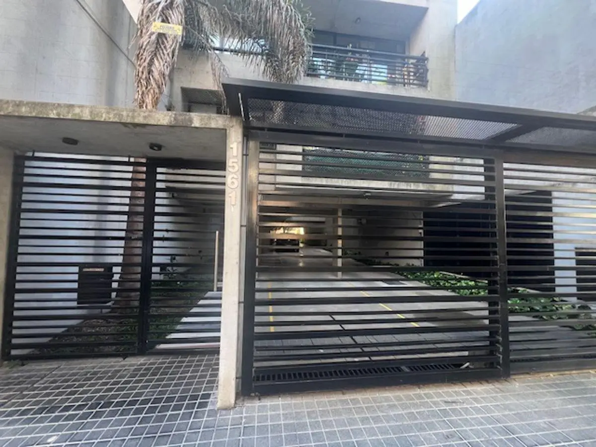 Florida M 3 ambientes S/Piso con parrilla , pileta cochera doble Venta U$S 225.000 2