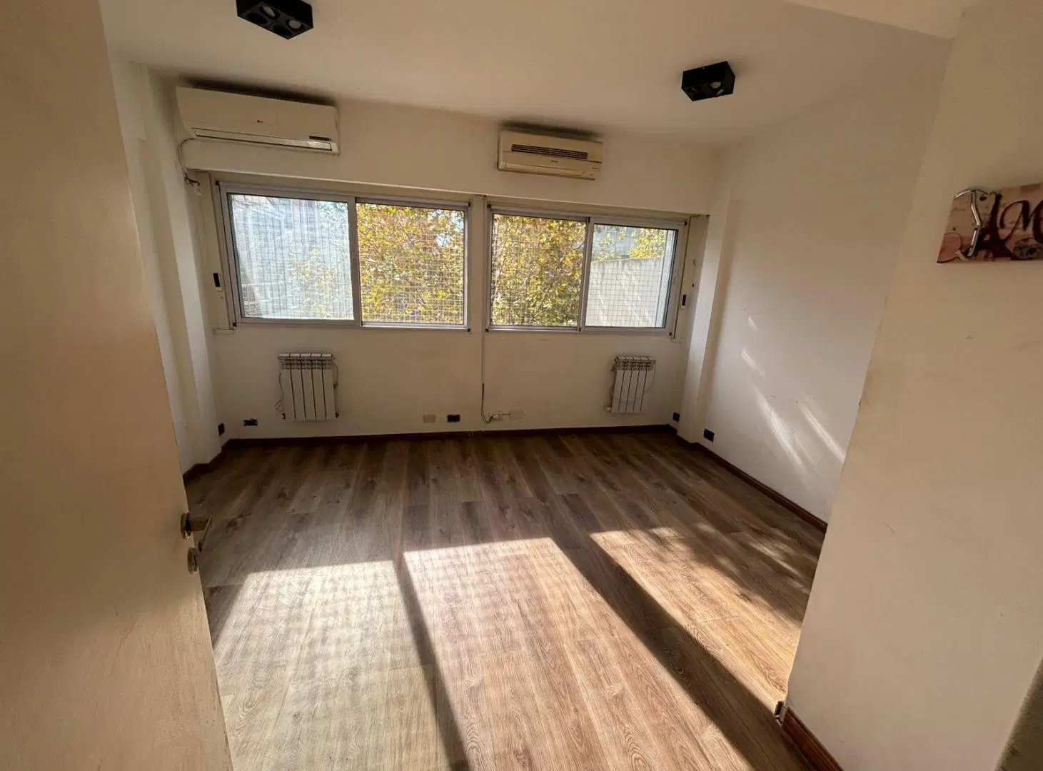 Flores Bonifacio al 2300 3 Amb grandes S/piso venta U$S 145.000 4