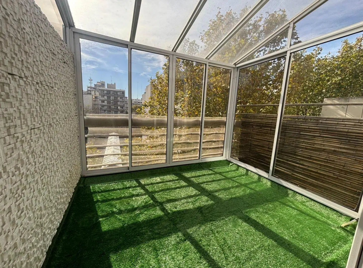 Flores Bonifacio al 2300 3 Amb grandes S/piso venta U$S 145.000 5