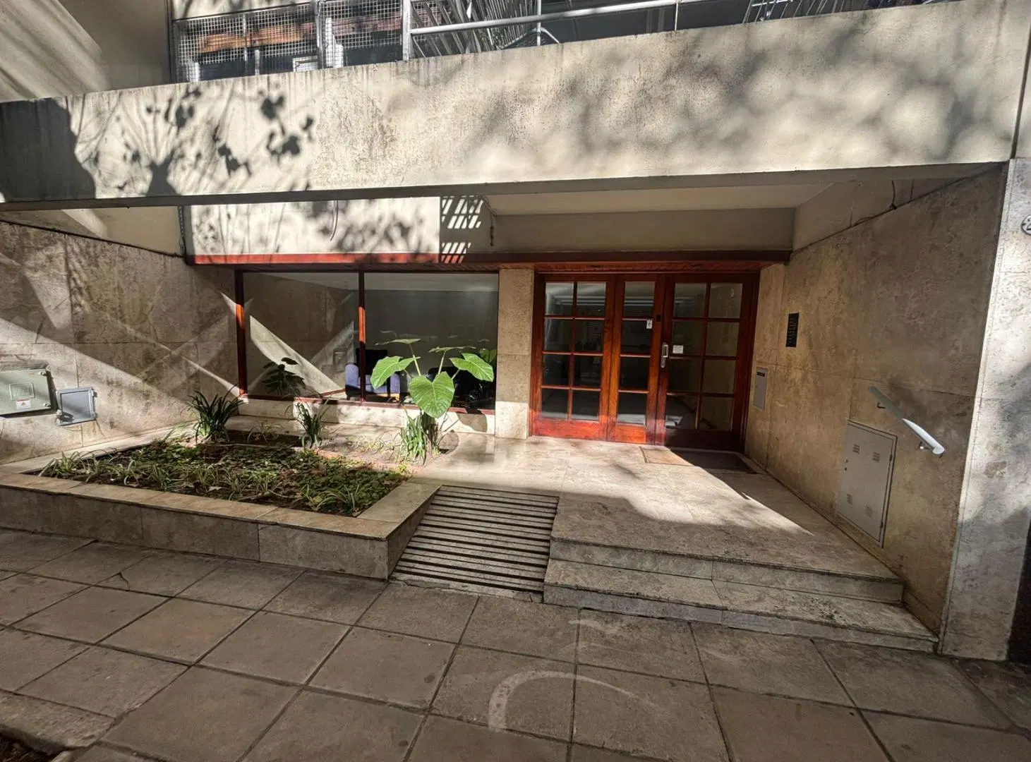 Flores Bonifacio al 2300 3 Amb grandes S/piso venta U$S 145.000 2