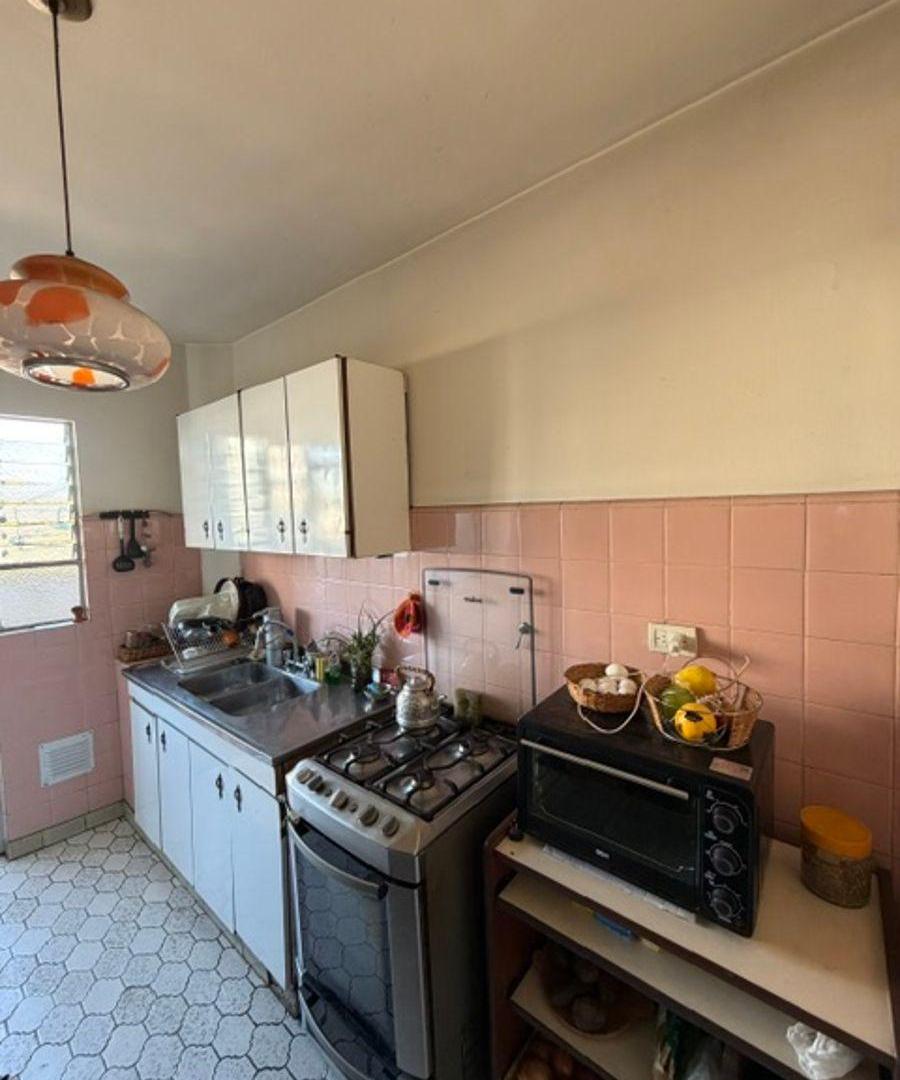 Vicente Lopez Av Maipu al 1100 2 Amb con amplia cocina y Balcon U$S 110.000