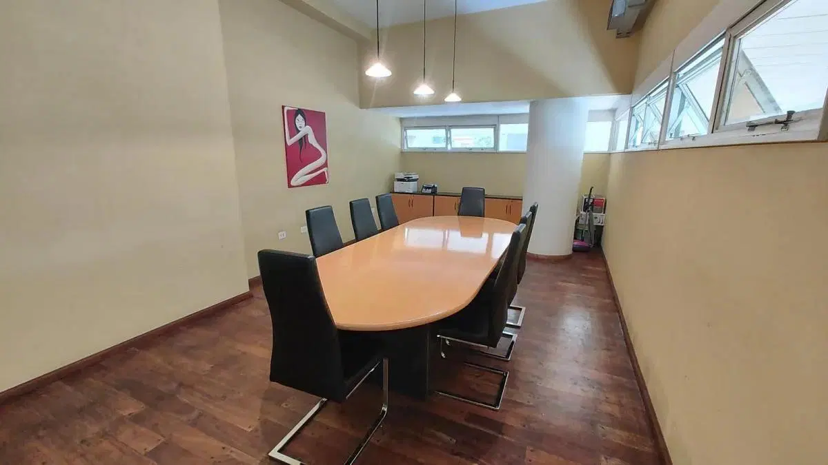 Av Maipu al 1000 Exc Local Apto multiples destinos $ 3.200.000 3