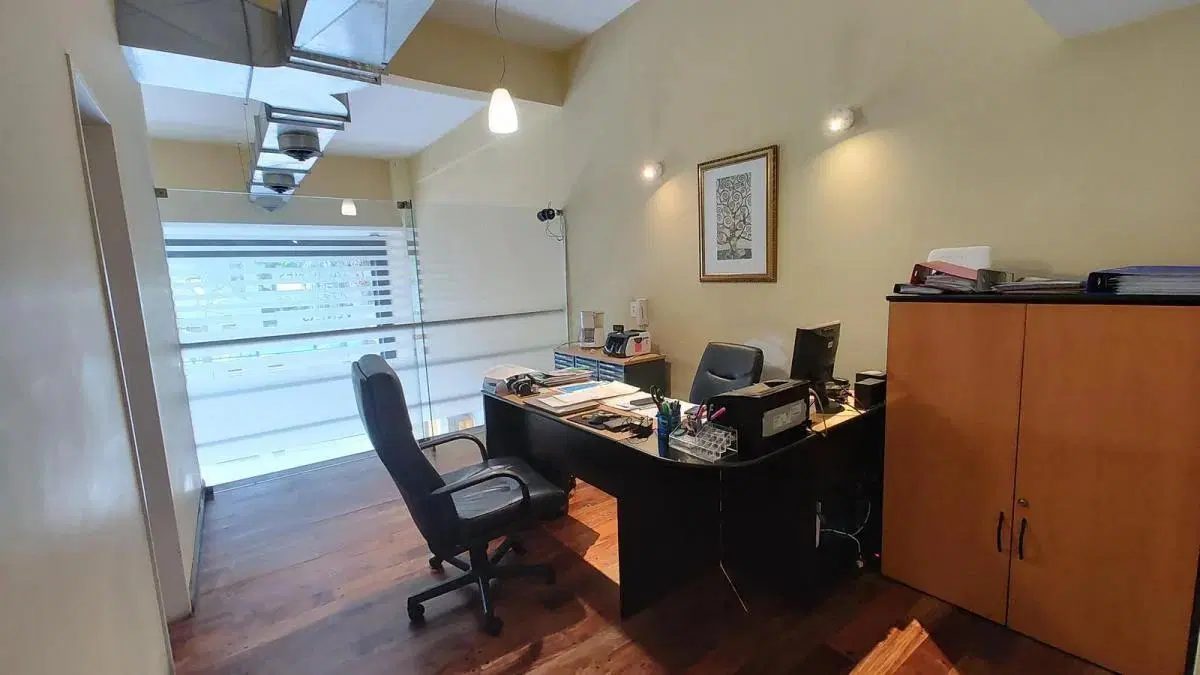 Av Maipu al 1000 Exc Local Apto multiples destinos $ 3.200.000 2