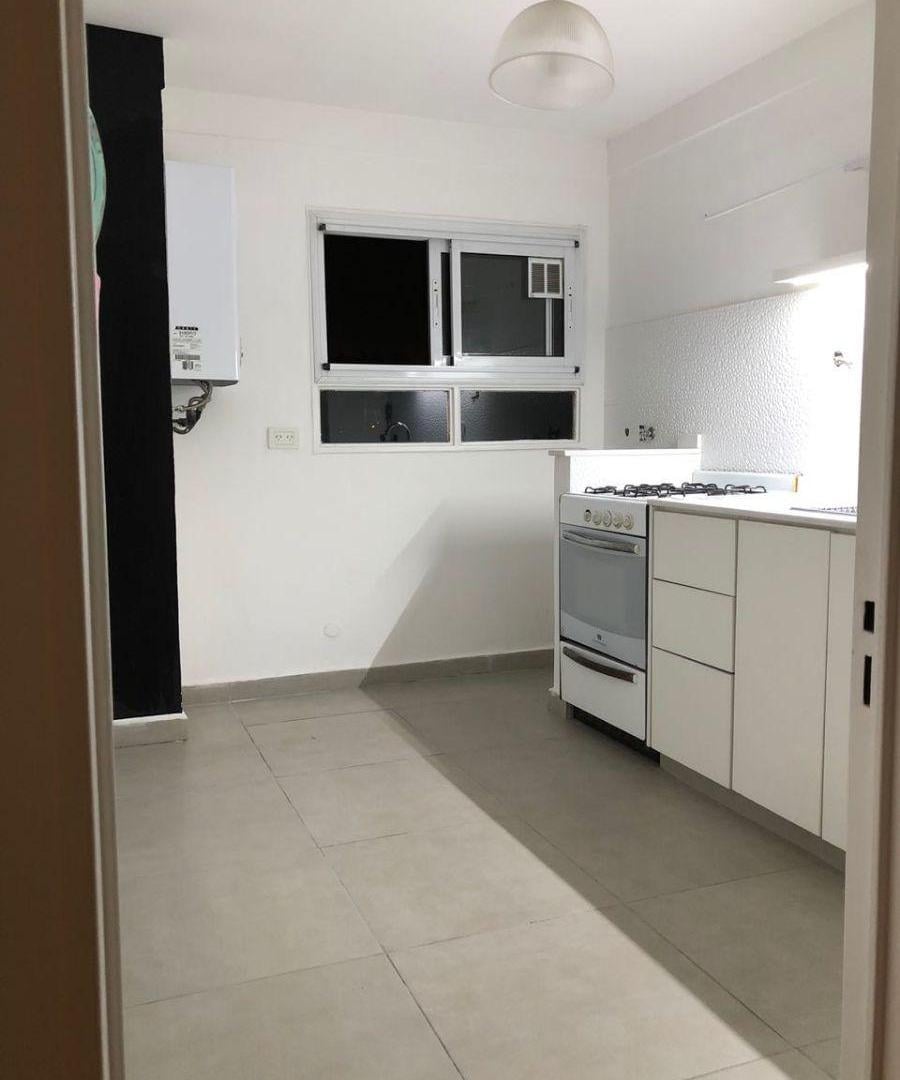 Foto de Vte Lopez sobre Libertador al 1700 2 amplios Am. con Balcon $ 800.000, imagen 5