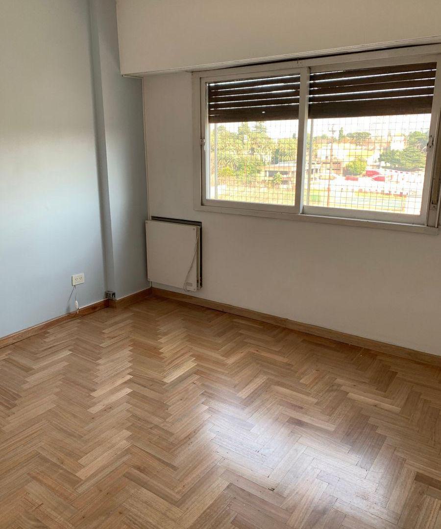 Foto de Vte Lopez sobre Libertador al 1700 2 amplios Am. con Balcon $ 800.000, imagen 2