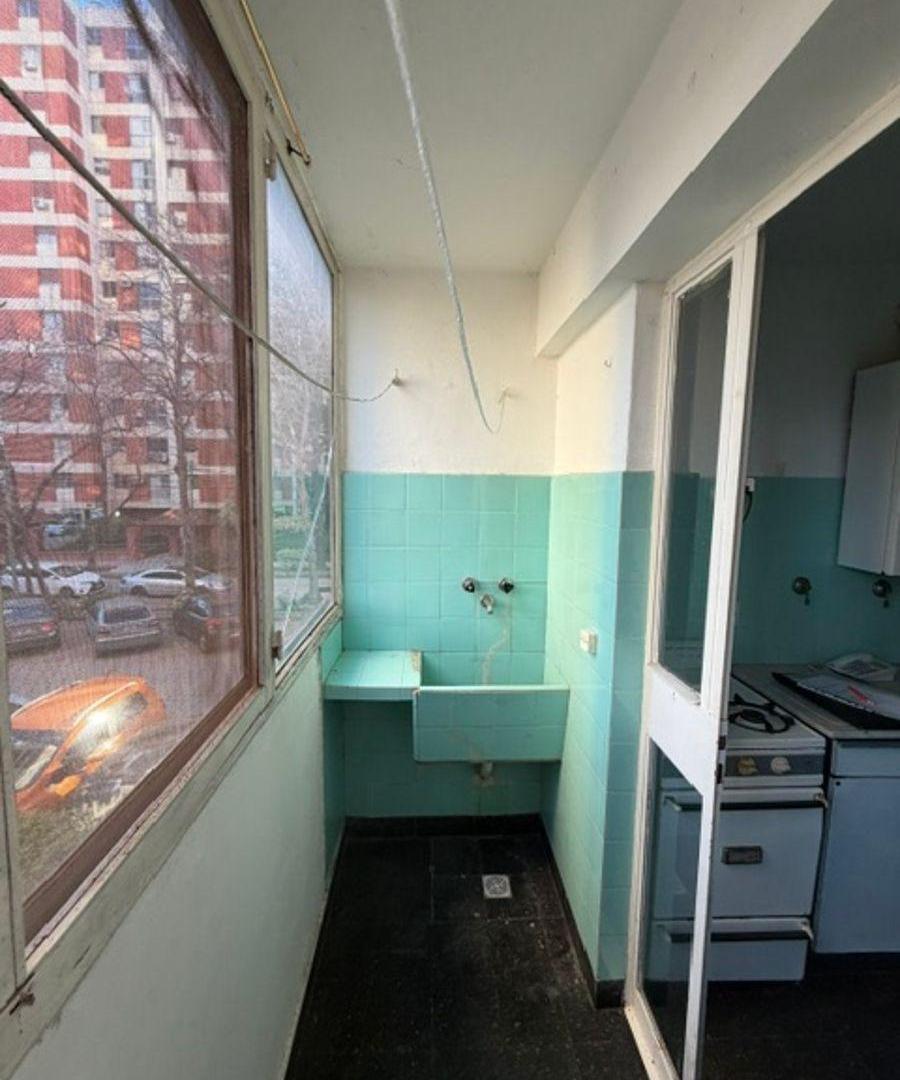 Foto de Tapiales 1300 2 Ambientes amplios en torre vista a jardines $ 750.000, imagen 2