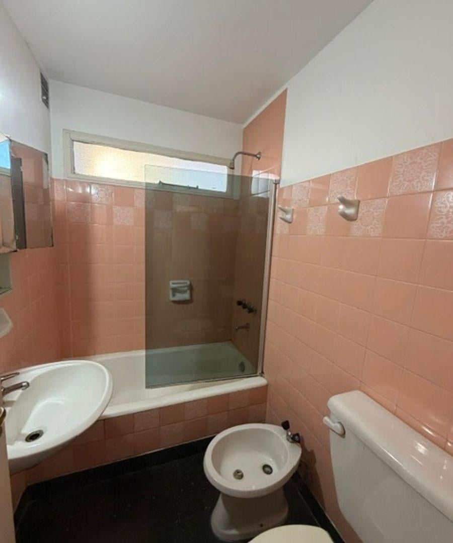 Foto de Tapiales 1300 2 Ambientes amplios en torre vista a jardines $ 750.000, imagen 3