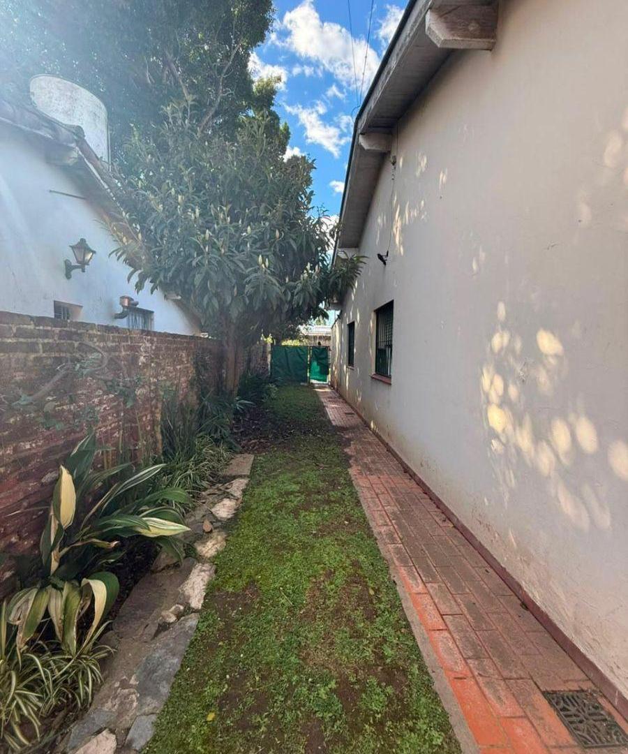 Foto de Beccar Chalet 4 Amb sobre calle Esnaola al 1900 3 Dormitorios amplio, imagen 2