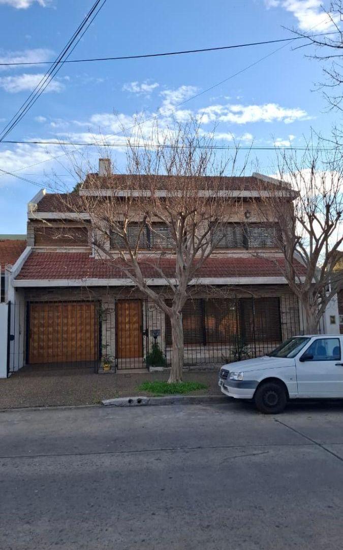 Foto de F.Justo Sarmiento al 1800 Solido chalet 3 Dorm IMPECABLE estado U$S, imagen 4