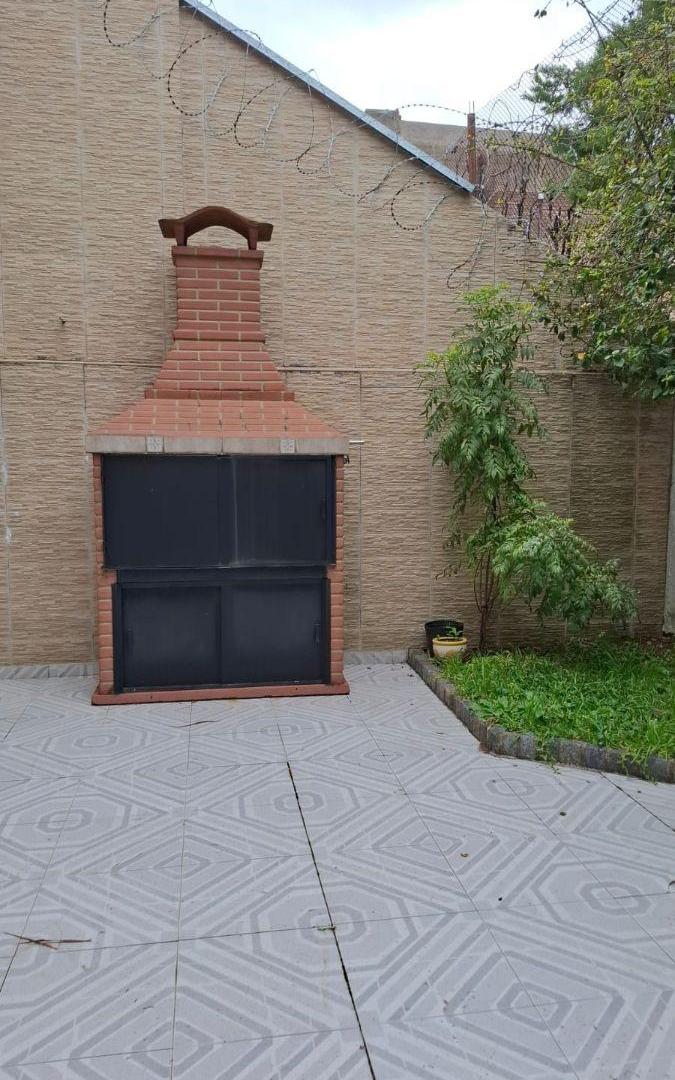 Foto de F.Justo Sarmiento al 1800 Solido chalet 3 Dorm IMPECABLE estado U$S, imagen 5