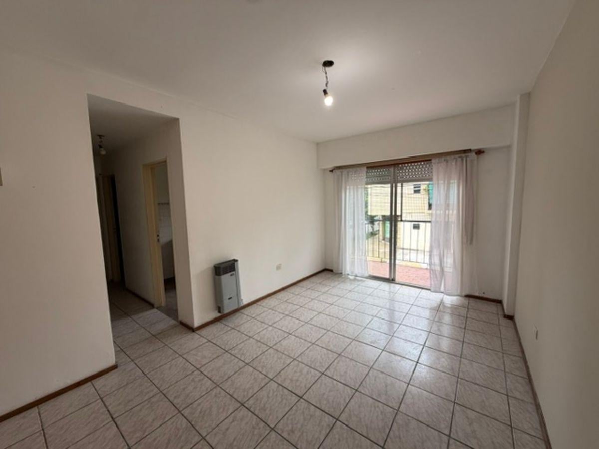 Foto de Florida M 3 Amb con Balcon 1 C/Av Maipu $ 950.000- Daniel Castaño, imagen 1