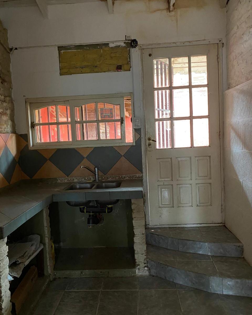 Oportunidad Casa a Reciclar Lote Propio en Castelar 5