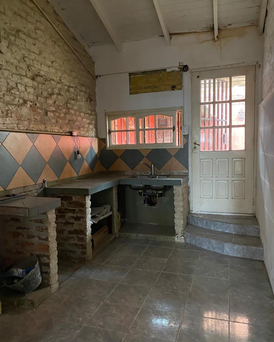 Oportunidad Casa a Reciclar Lote Propio en Castelar 1