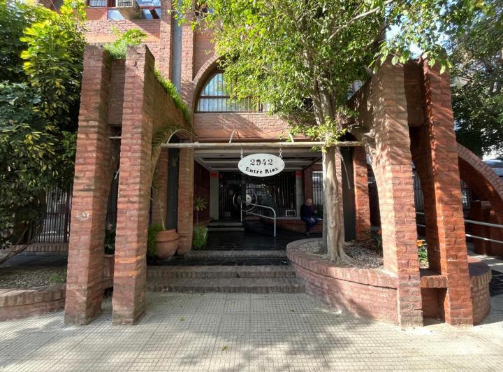 DEPARTAMENTO 2 AMB. PARA USO PROFESIONAL ZONA CENTRICA DE SAN JUSTO 2