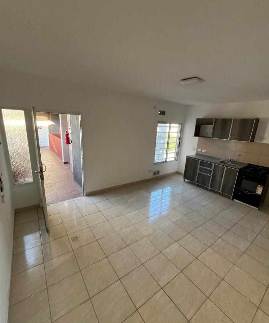 Foto de DEPARTAMENTO EN VENTA 3 AMB C/COCHERA Y TERRAZA EN VILLA LUZURIAGA, imagen 2