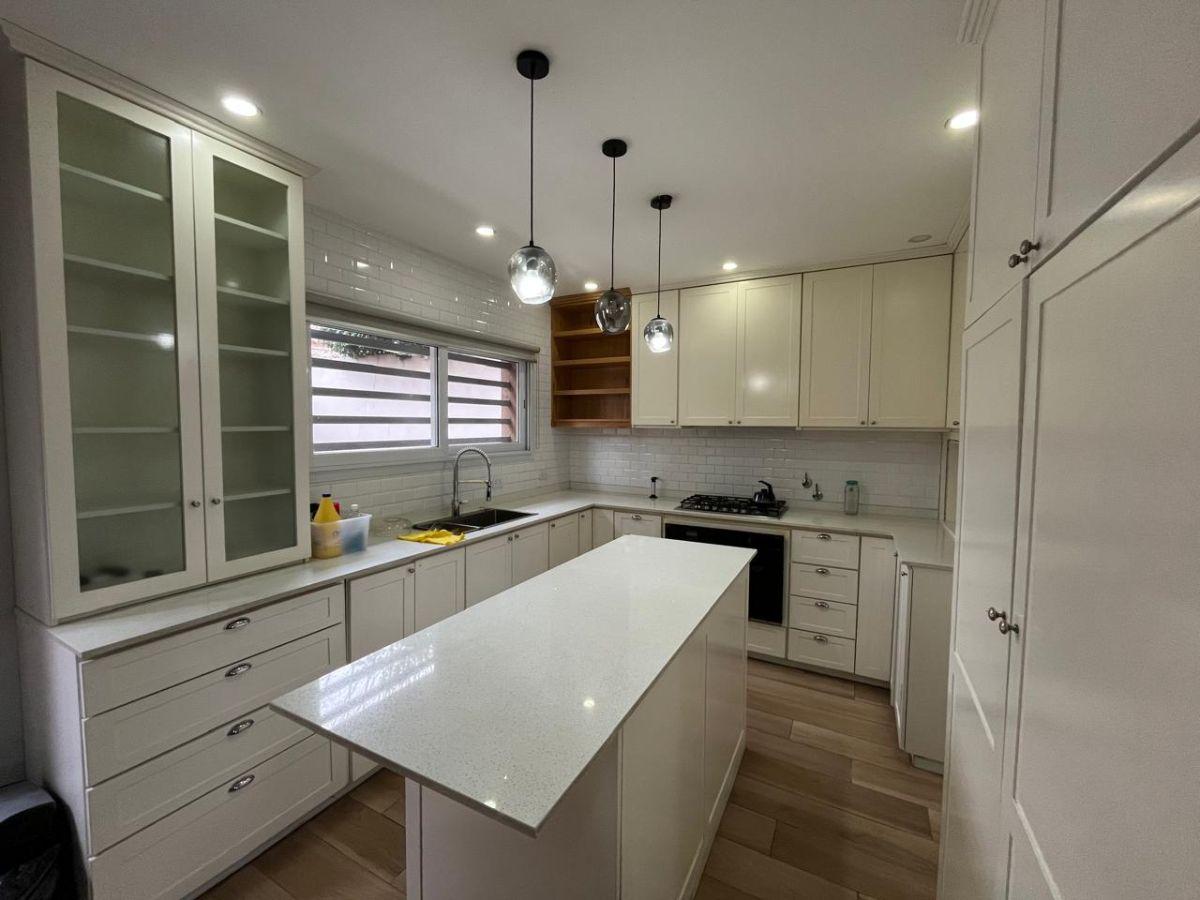 Foto de MODERNA CASA 6 AMBIENTES EN VENTA CON PISCINA RAMOS MEJIA, imagen 3