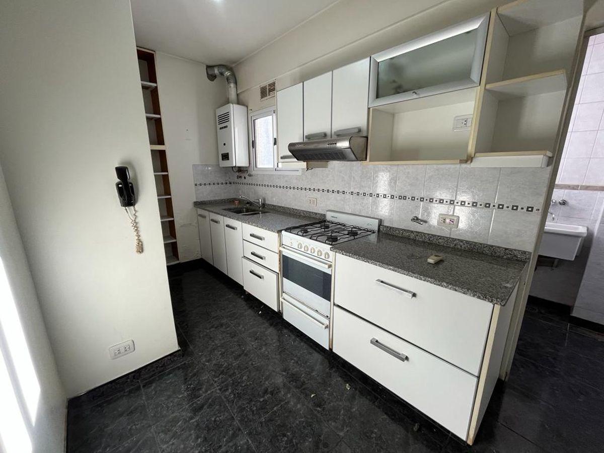 Foto de DEPARTAMENTO DE 2 AMBIENTES SOBRE CALLE ROSALES CENTRO RAMOS MEJIA, imagen 2