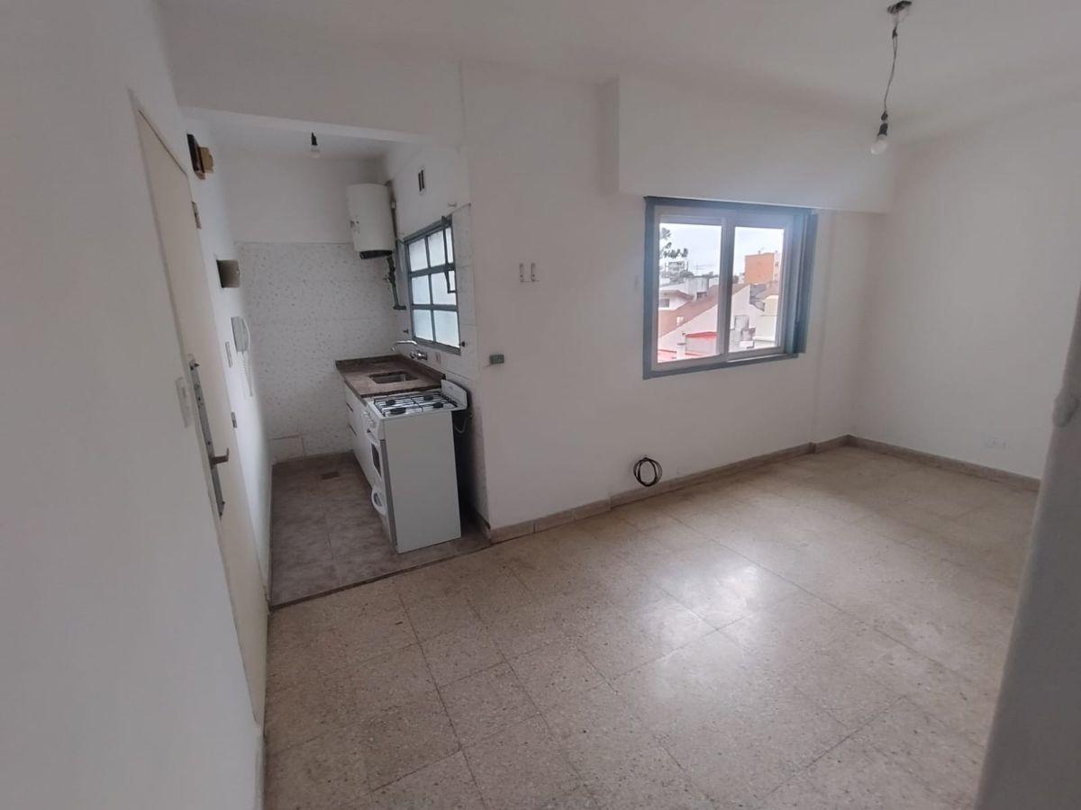 Foto de VENTA 2AMB. CENTRO DE RAMOS MEJIA, imagen 3