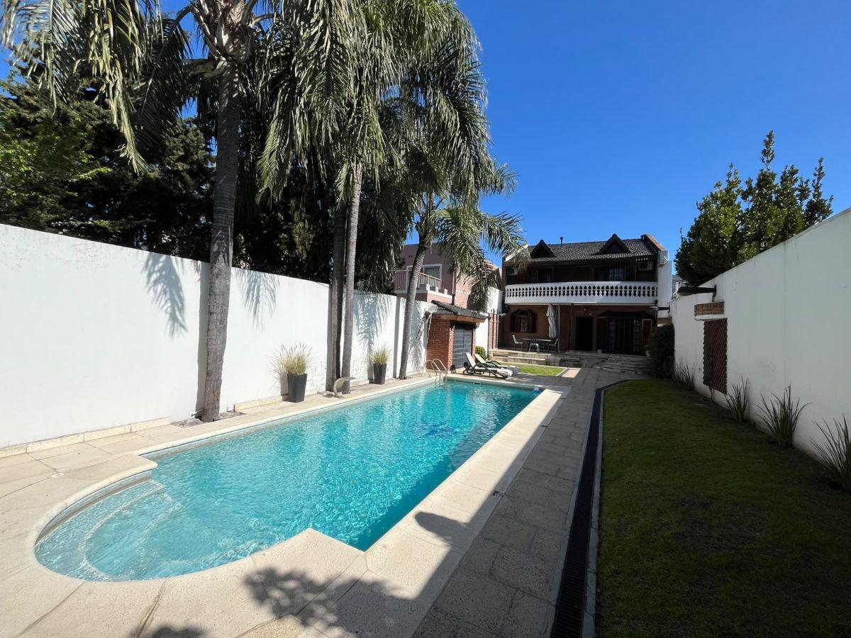 Foto de IMPONENTE CASA 5 AMBIENTES EN VENTA RAMOS MEJIA, imagen 1
