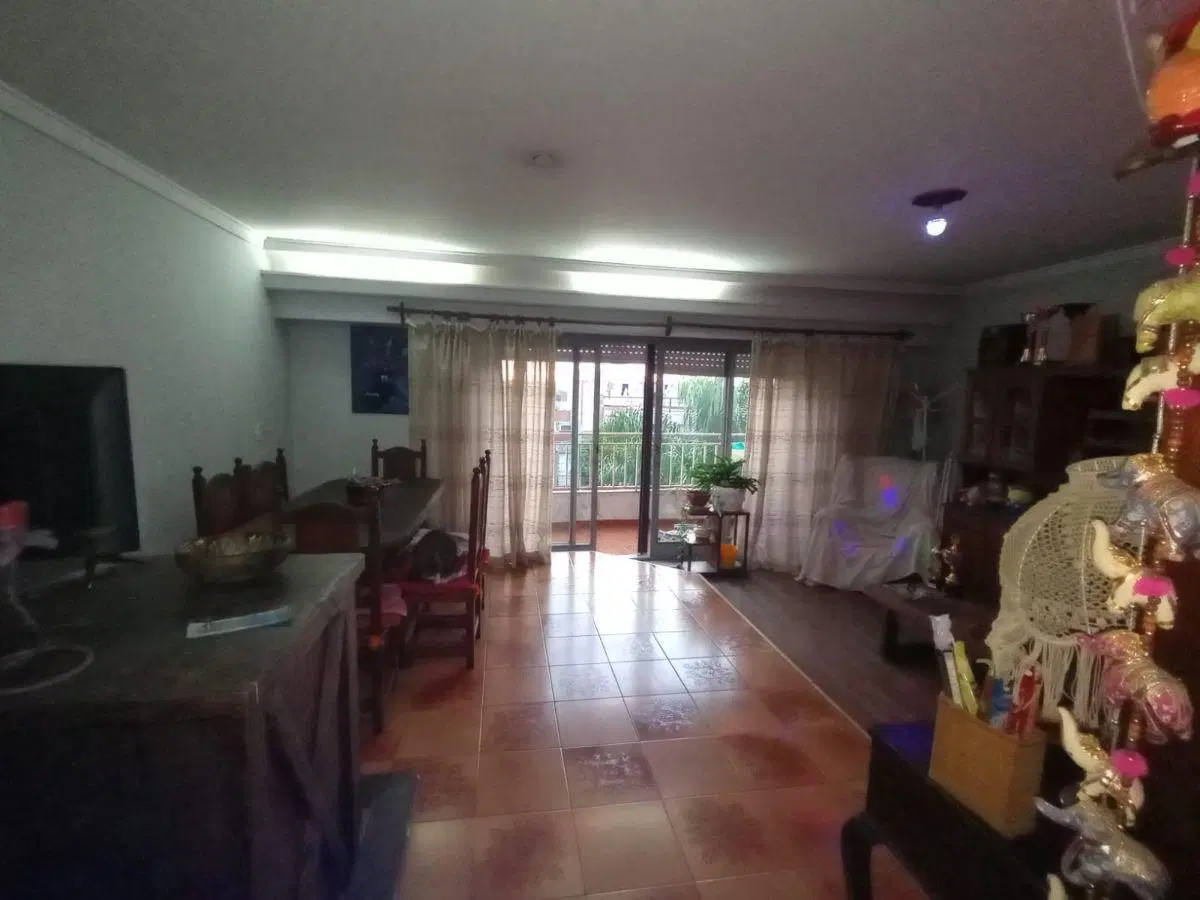 Departamento de 4 ambientes sobre Avenida Villegas 1